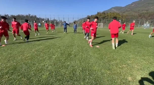 中甲球隊延邊龍鼎抵達云南玉溪進(jìn)行冬訓，張奧凱等球員離隊